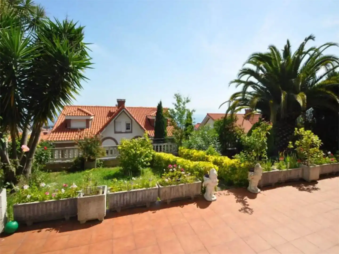 Garten von Wohnung zum Verkauf in Castro-Urdiales mit Privatgarten, Schwimmbad und Möbliert