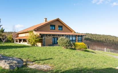 Vista exterior de Casa o xalet en venda en Cerceda amb Calefacció, Jardí privat i Parquet