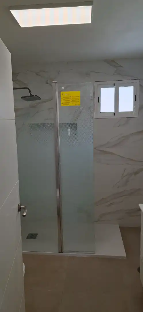 Baño de Piso en venta en Arico con Horno, Microondas y Balcón