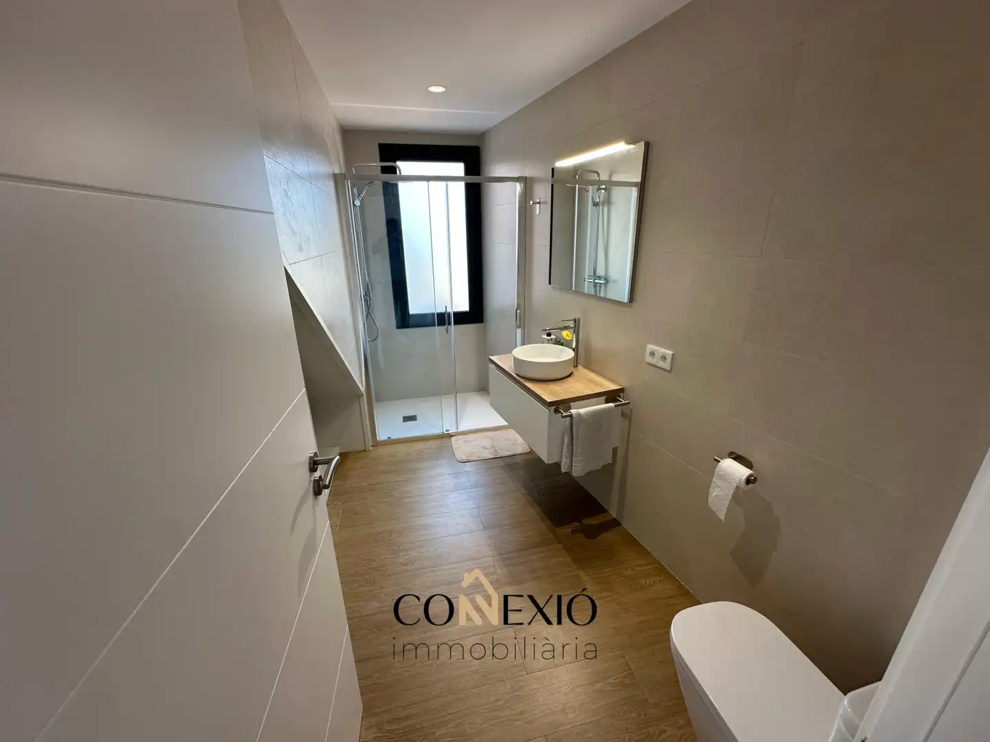 Baño de Casa o chalet en venta en Medinyà con Aire acondicionado, Calefacción y Jardín privado