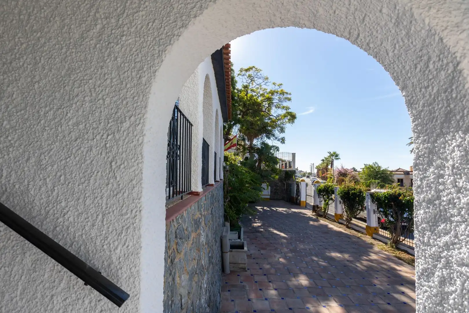 Vista exterior de Casa o xalet en venda en Almuñécar amb Calefacció, Jardí privat i Terrassa