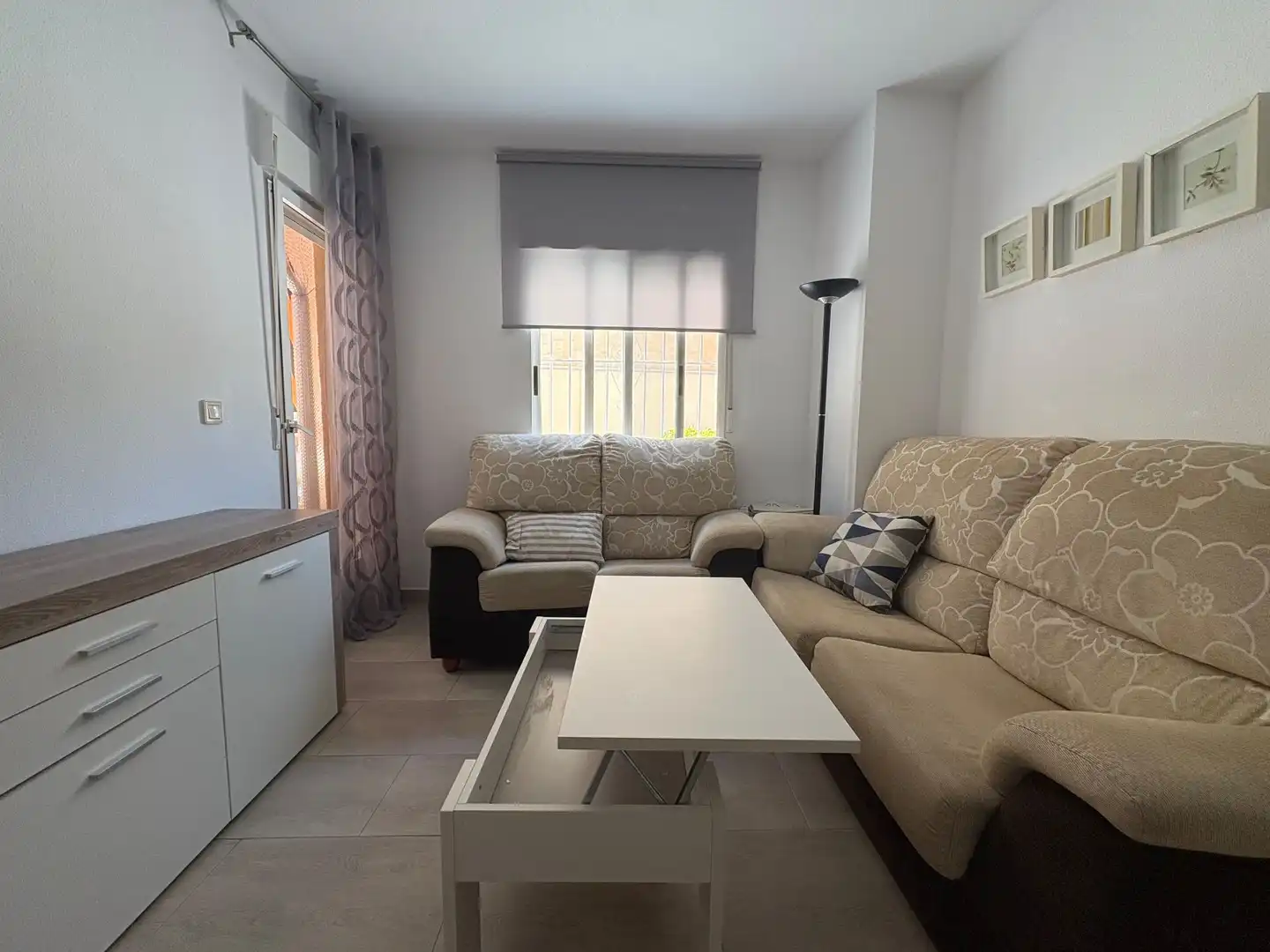 Sala d'estar de Pis de lloguer en Guardamar del Segura amb Aire condicionat, Calefacció i Terrassa