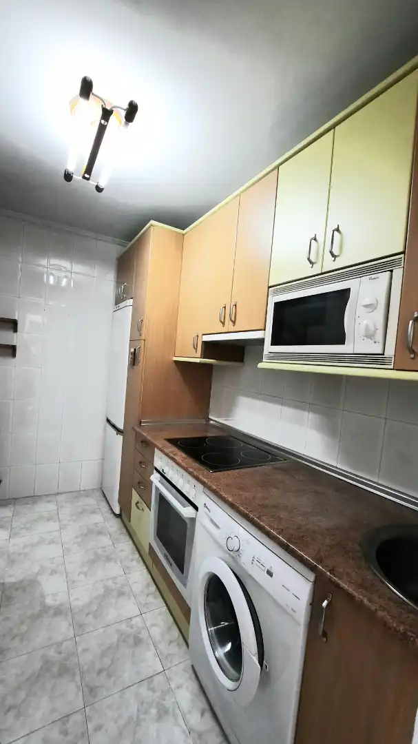 Cuina de Apartament en venda en Barakaldo  amb Calefacció, Parquet i Moblat