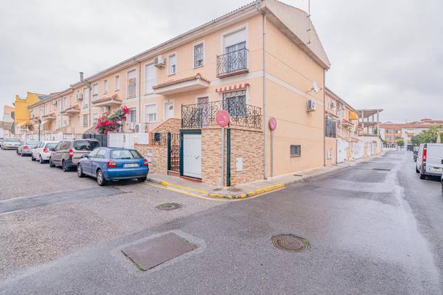 Casa adosada en Venta en Residencial Triana - Barrio Alto