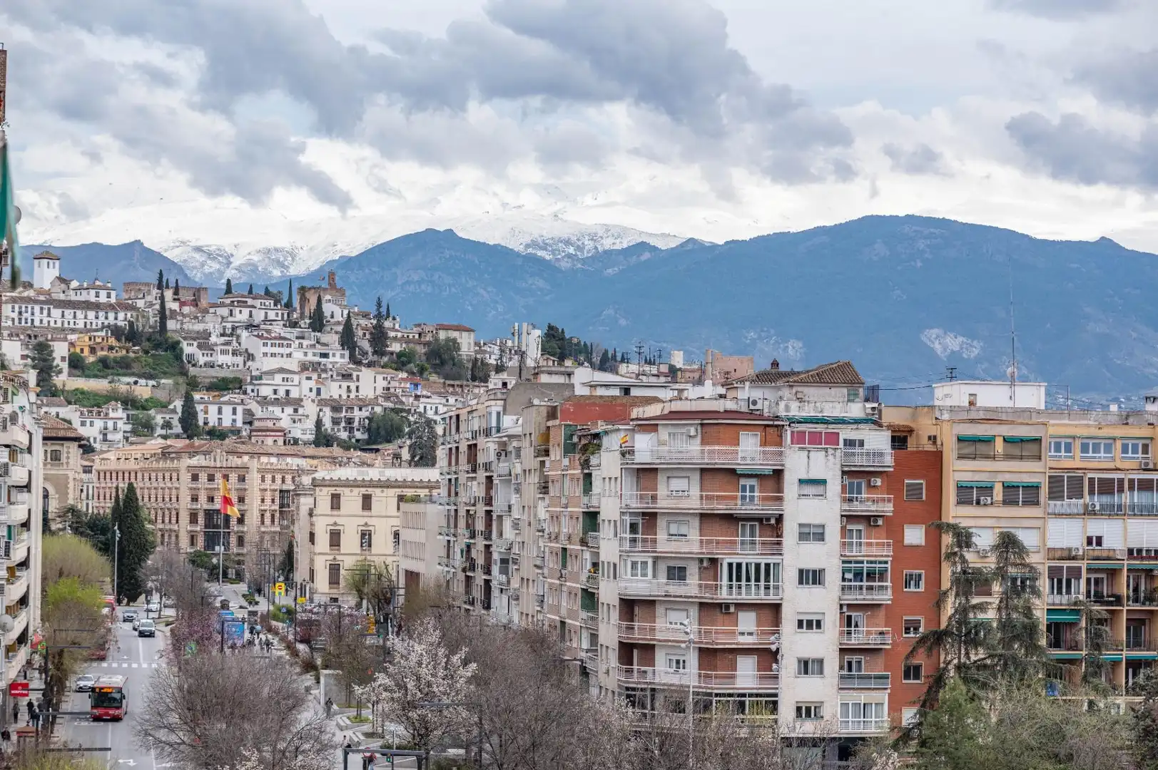Vista exterior de Piso en venta en Granada con Terraza, Trastero y Balcón