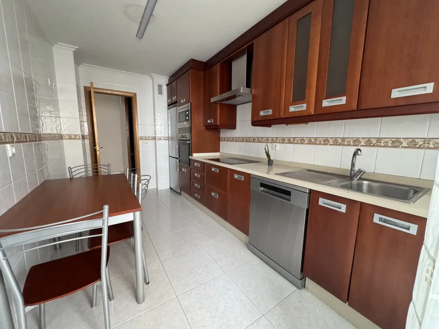 Cuina de Pis en venda en Noia amb Calefacció, Parquet i Moblat