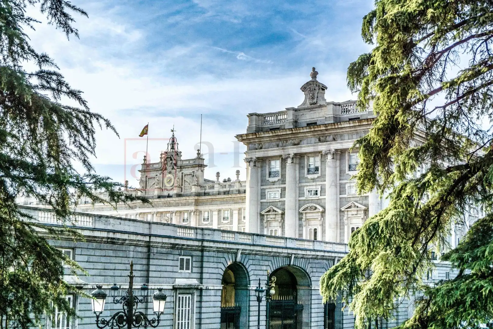 Vista exterior de Planta baja en venta en Madrid con Calefacción y Amueblado