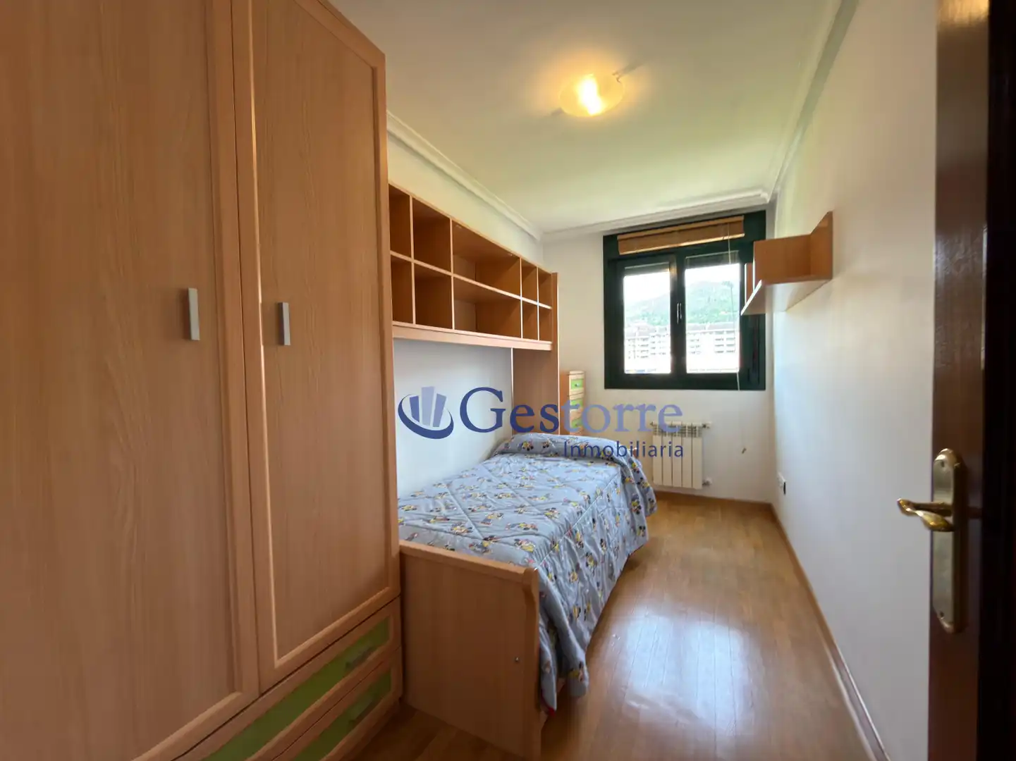 Flat for rent in Oviedo - Calle Favila, Parque del Oeste