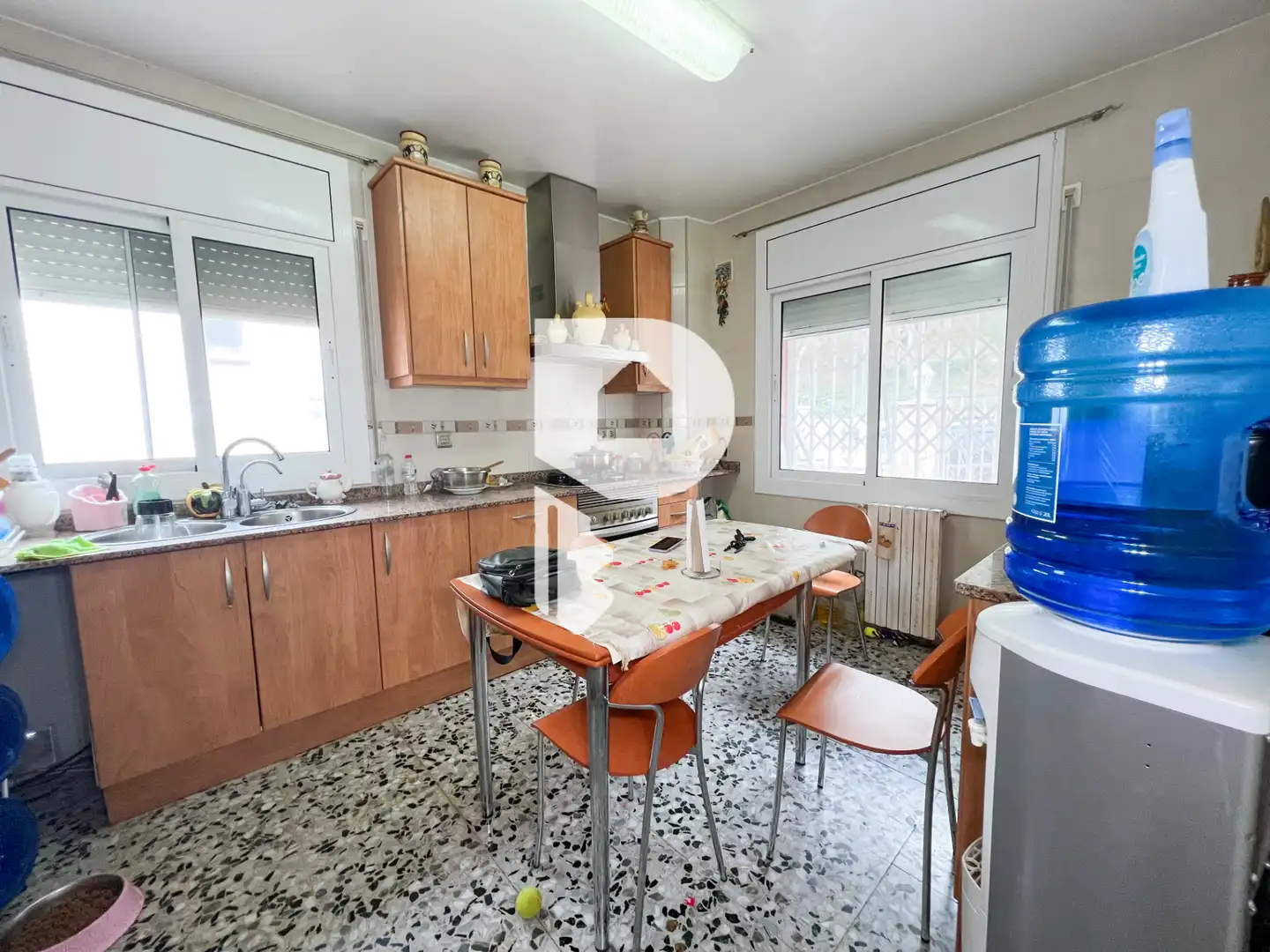 Cuina de Casa o xalet en venda en Torrelles de Llobregat amb Aire condicionat, Calefacció i Jardí privat