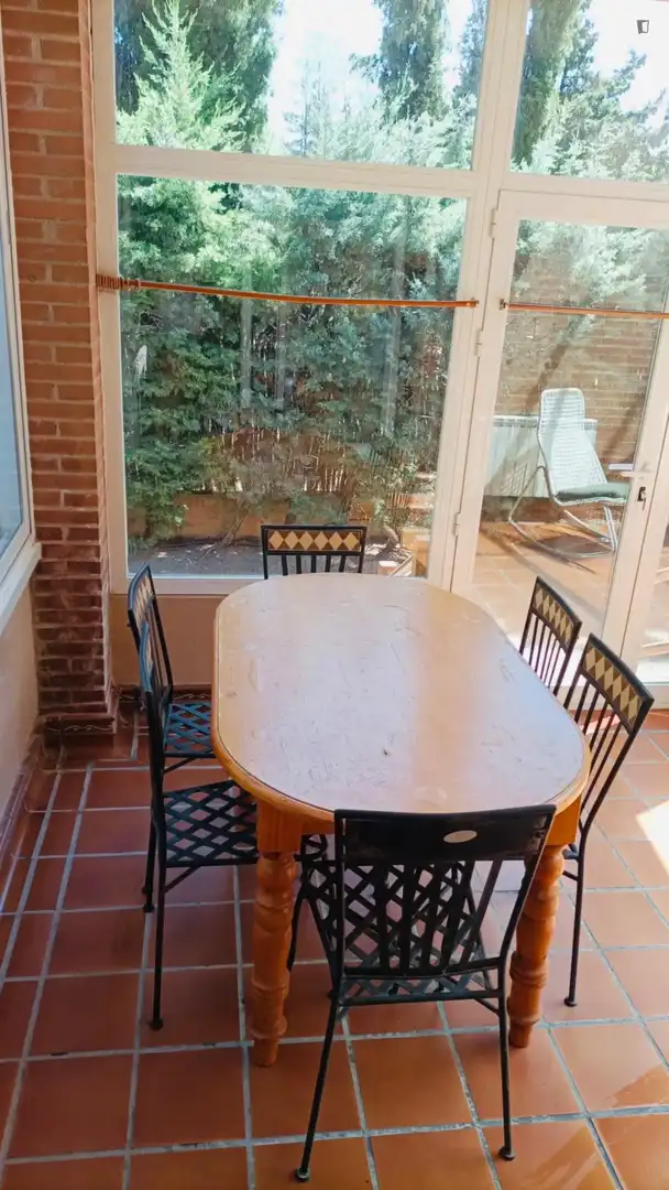 Menjador de Apartament per a compartir en Villanueva de la Cañada amb Aire condicionat, Calefacció i Moblat