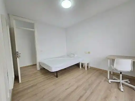 Schlafzimmer von Wohnung zur untervermieten in Santa Cruz de Tenerife mit Parkett, Möbliert und Ofen