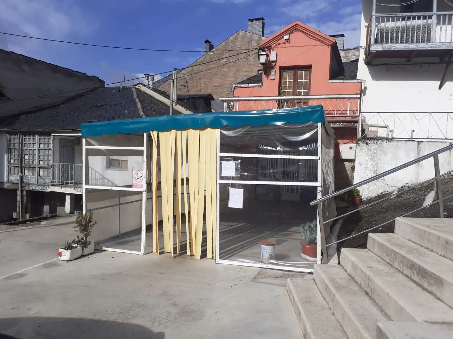 Vista exterior de Local de lloguer en Puente de Domingo Flórez