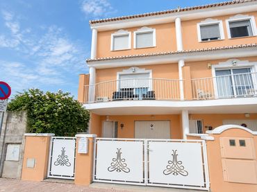Casa a schiera con balcone in vendita a L'Alqueria de la Comtessa