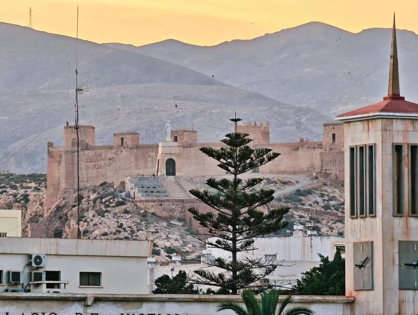 Vista exterior de Estudi en venda en Almería amb Aire condicionat, Calefacció i Terrassa