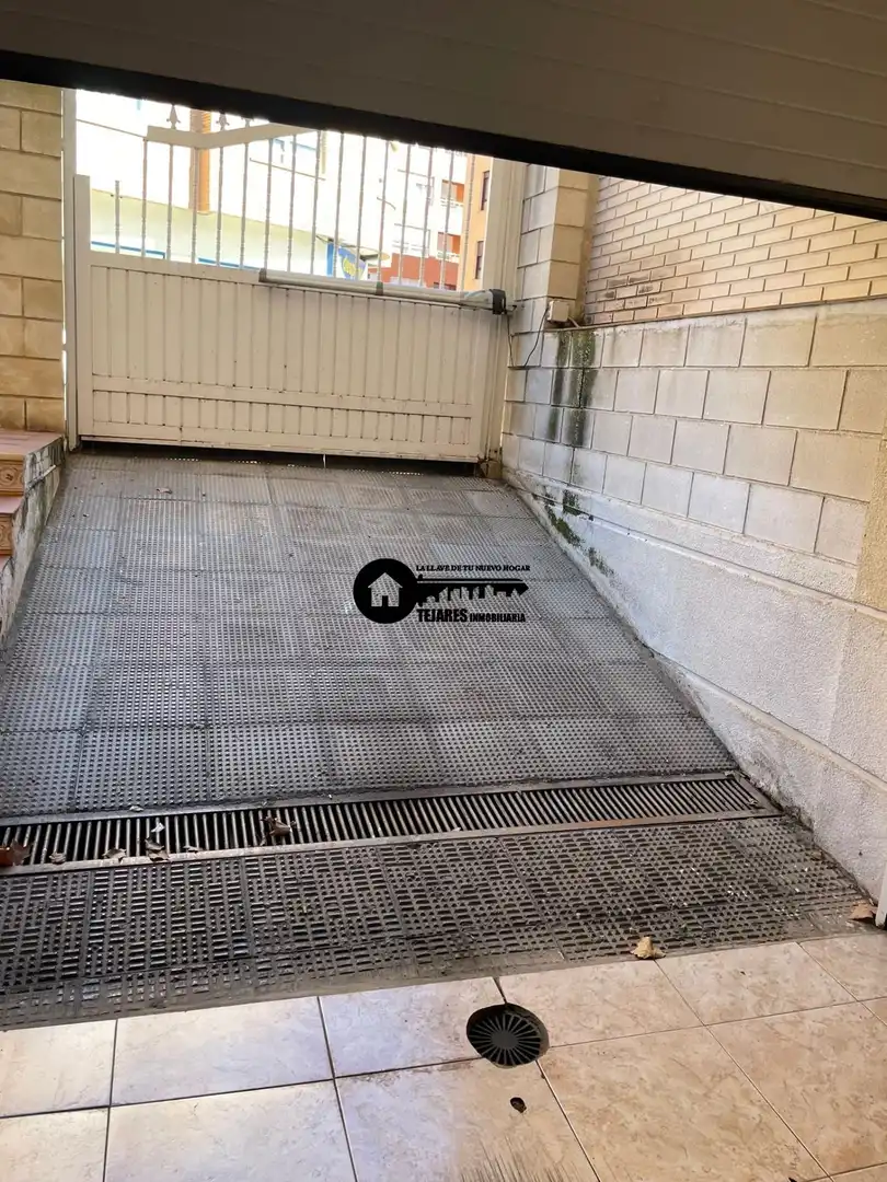 Parking de Casa adosada en venta en Albacete con Aire acondicionado, Calefacción y Jardín privado