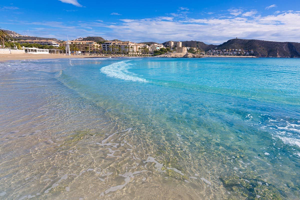 Vista exterior de Dúplex en venda en Villajoyosa / La Vila Joiosa amb Aire condicionat, Jardí privat i Terrassa