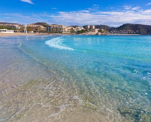 Vista exterior de Dúplex en venda en Villajoyosa / La Vila Joiosa amb Aire condicionat, Terrassa i Piscina