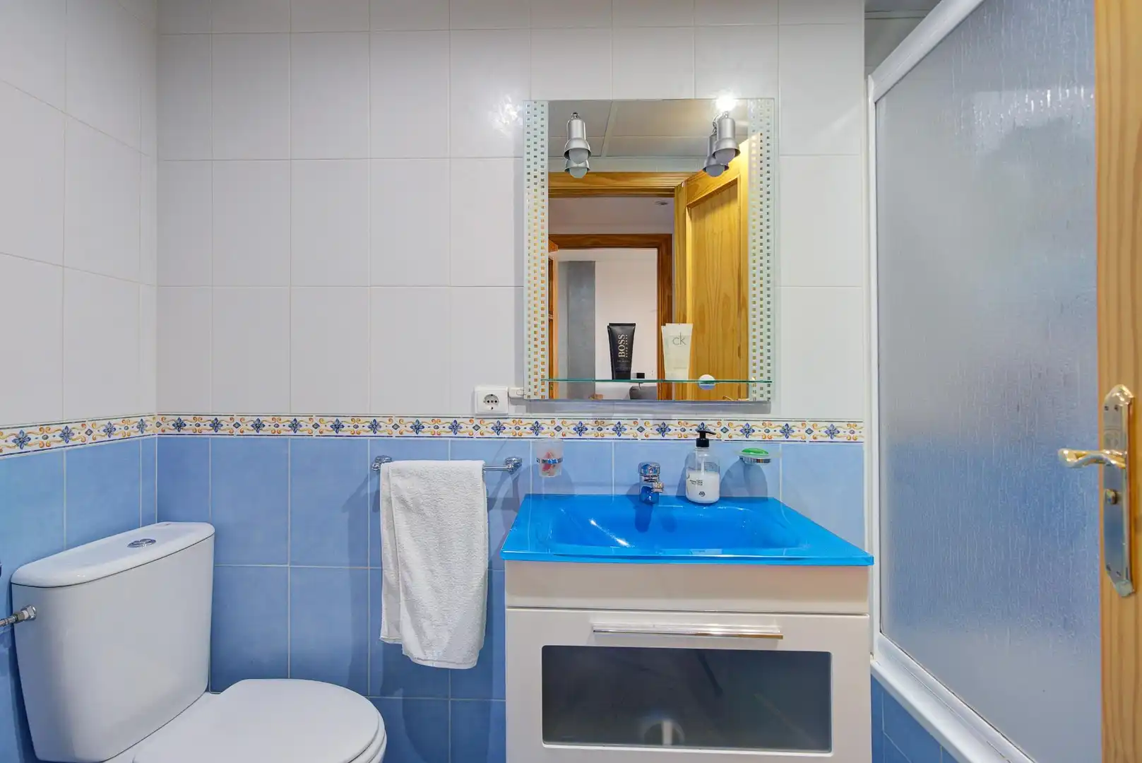 Bathroom of Flat for sale in Atarfe  with Air Conditioner, Terrace and Furnished