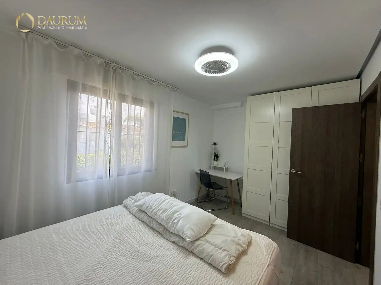 Dormitori de Casa adosada en venda en Marbella amb Aire condicionat, Calefacció i Parquet