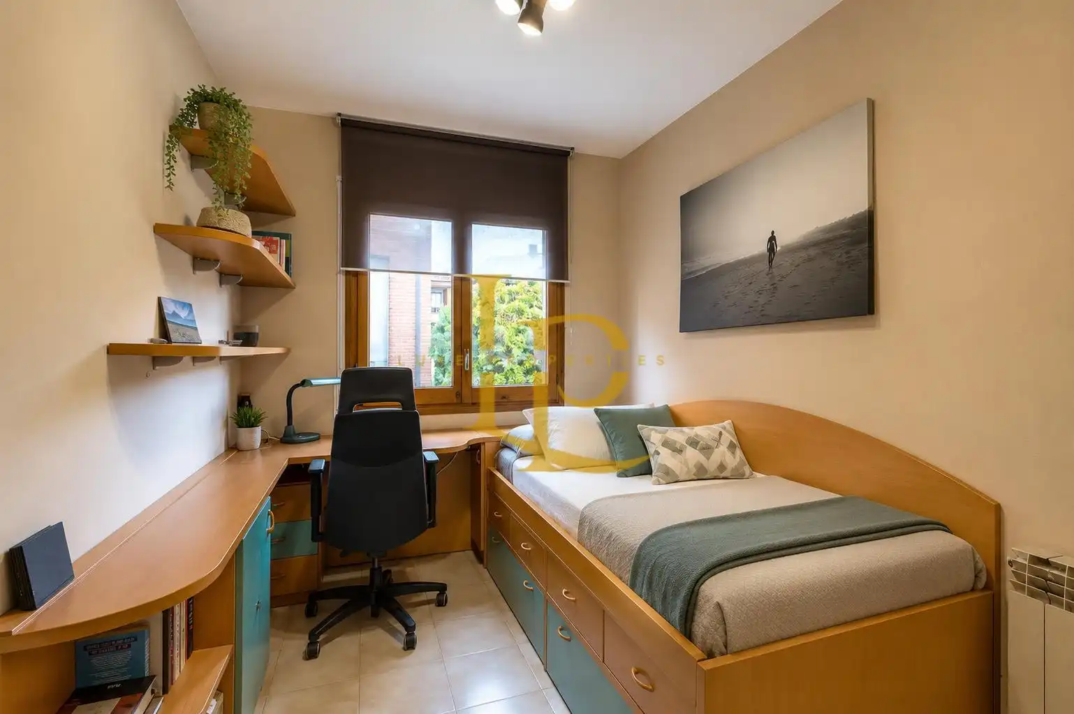 Habitación de Casa adosada en venta en Sant Cugat del Vallès con Aire acondicionado, Calefacción y Jardín privado