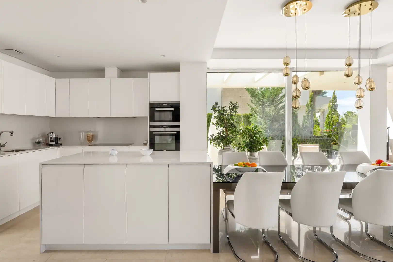 Cocina de Casa o chalet en venta en Marbella con Aire acondicionado, Jardín privado y Terraza