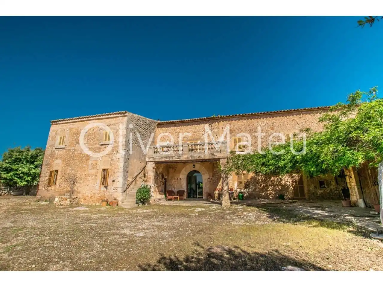 Vista exterior de Casa o xalet en venda en Lloret de Vistalegre amb Jardí privat i Terrassa
