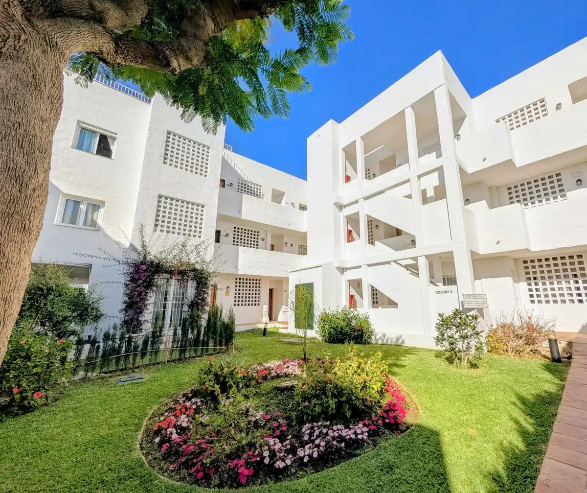 Vista exterior de Ático en venta en Estepona con Aire acondicionado y Terraza