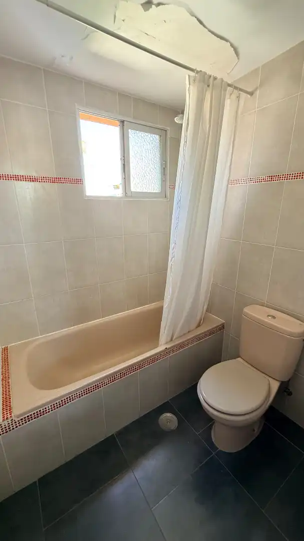 Baño de Piso en venta en Torremolinos con Aire acondicionado, Terraza y Trastero