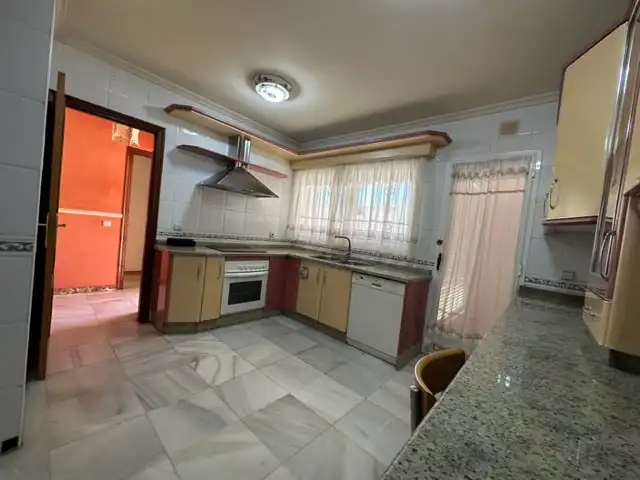 Cocina de Casa adosada en venta en Huelva con Aire acondicionado, Calefacción y Jardín privado