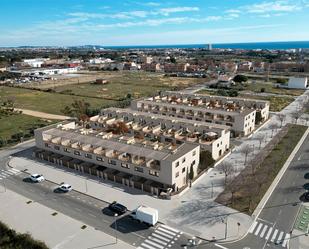 Vista exterior de Casa adosada en venda en Cambrils amb Aire condicionat, Calefacció i Terrassa