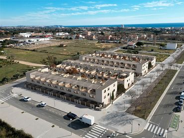 Adossat amb piscina en venda a Carrer de la Cerdanya 46