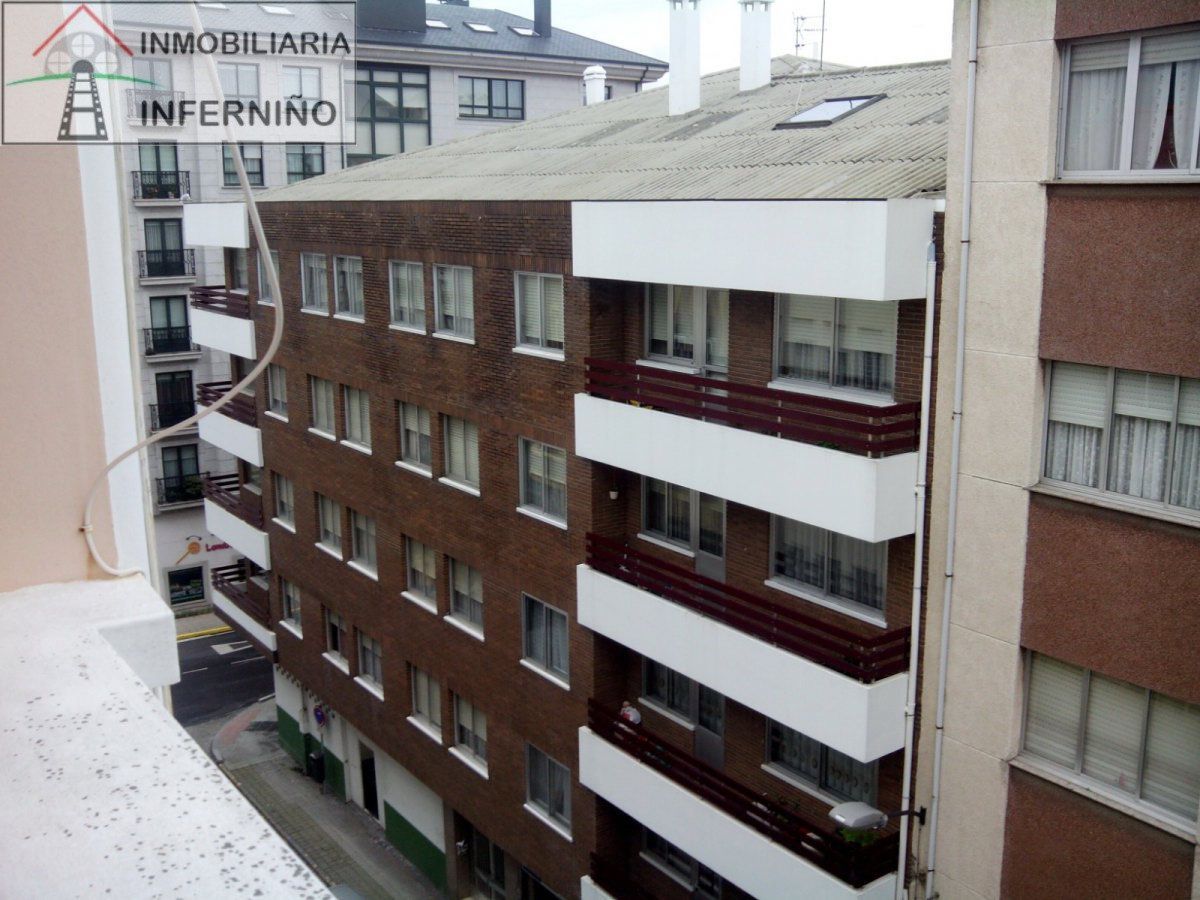 Vista exterior de Pis en venda en Ferrol amb Balcó