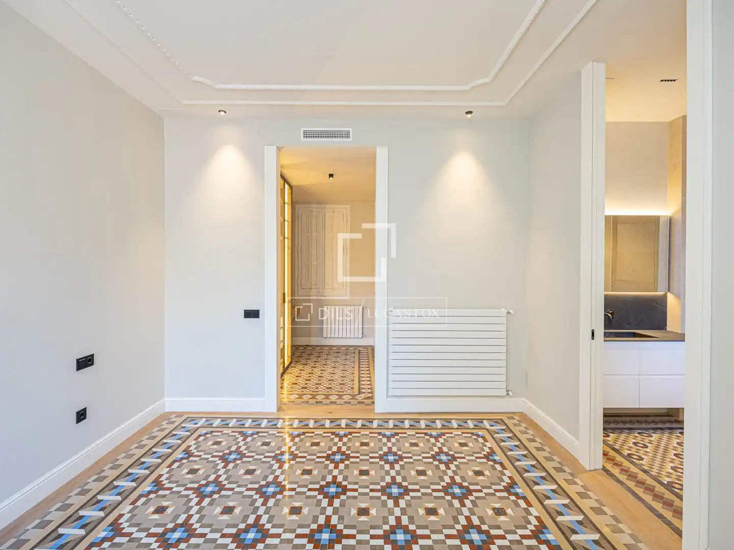 Wohnung zum Verkauf in Barcelona mit Klimaanlage, Heizung und Balkon