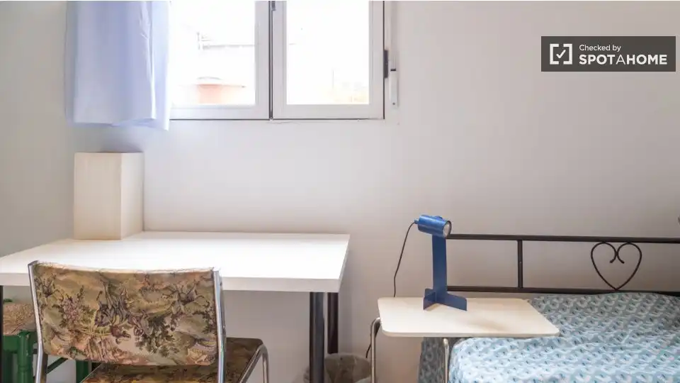 Bedroom of Flat for rent in Madrid  with Air Conditioner, Heating and Furnished