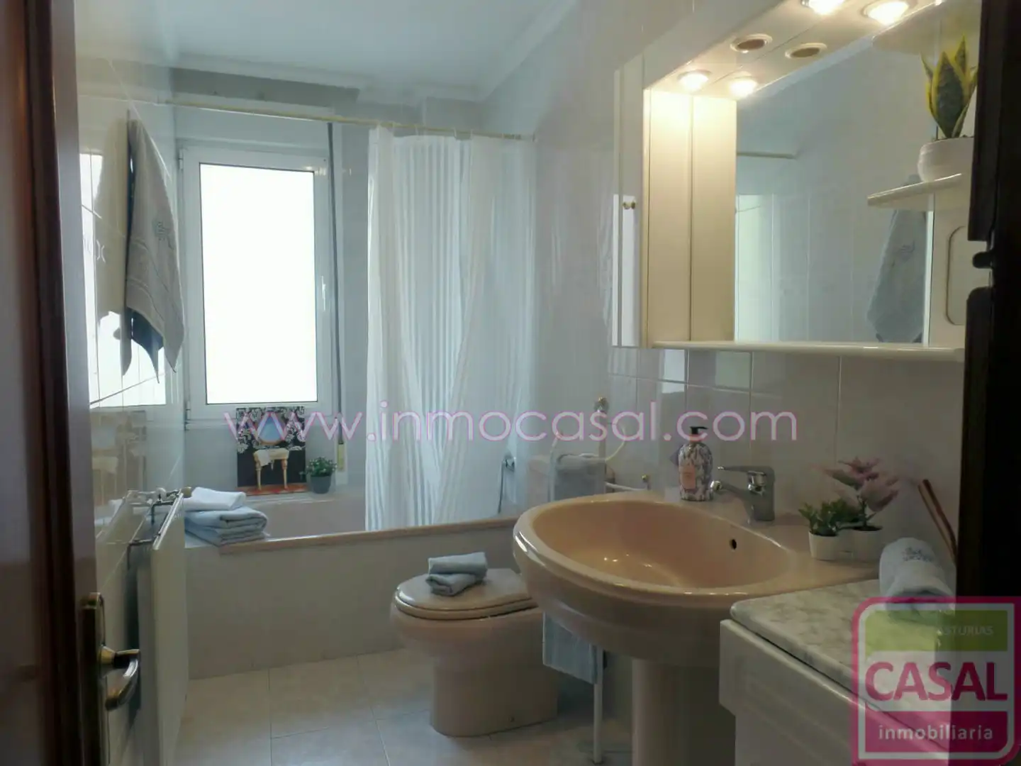 Bathroom of Flat for sale in Oviedo   with Heating, Storage room and Furnished