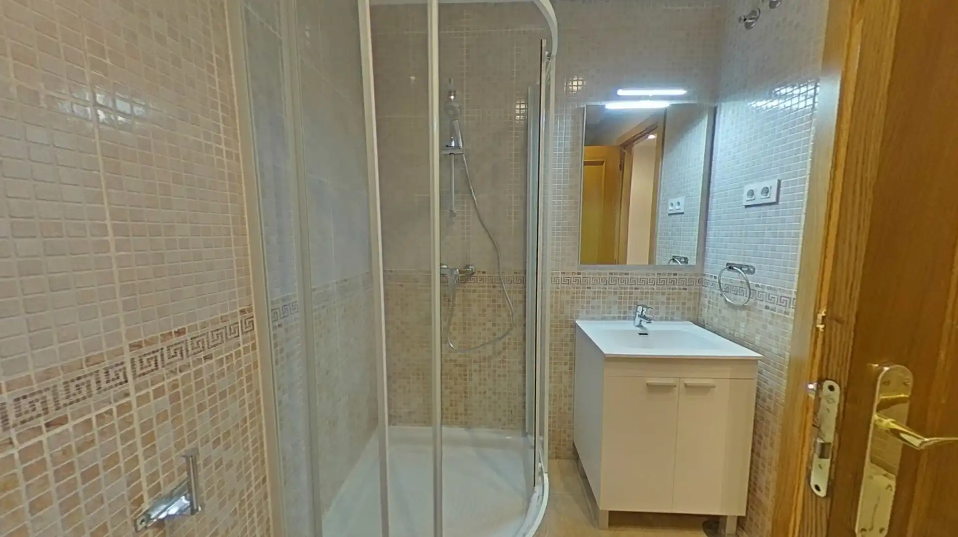 Baño de Piso en venta en Madrid con Aire acondicionado y Calefacción