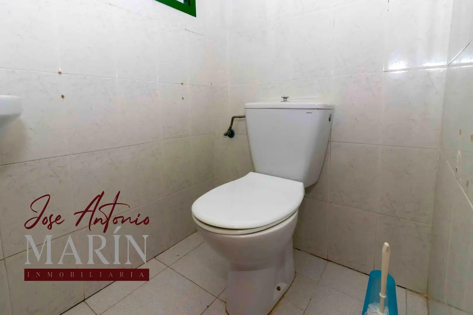 Bathroom of Houses for sale in Valdelacalzada