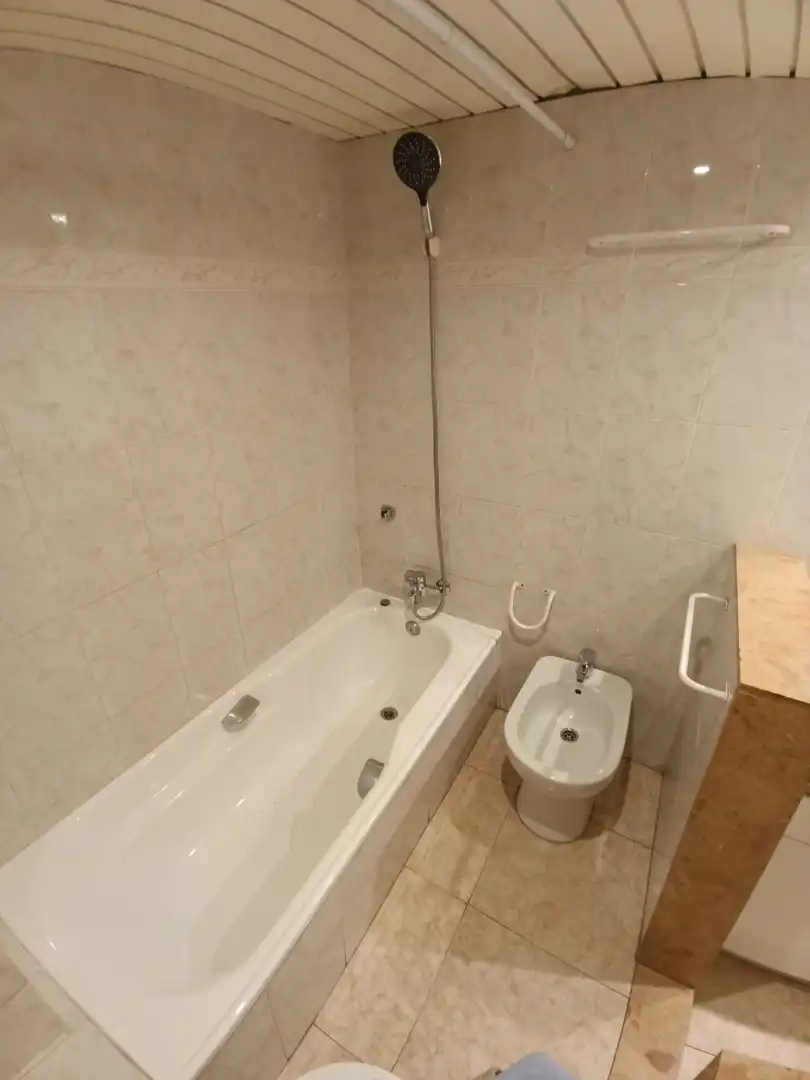 Badezimmer von Wohnungen zur Miete in Sant Joan Despí mit Heizung, Möbliert und Ofen