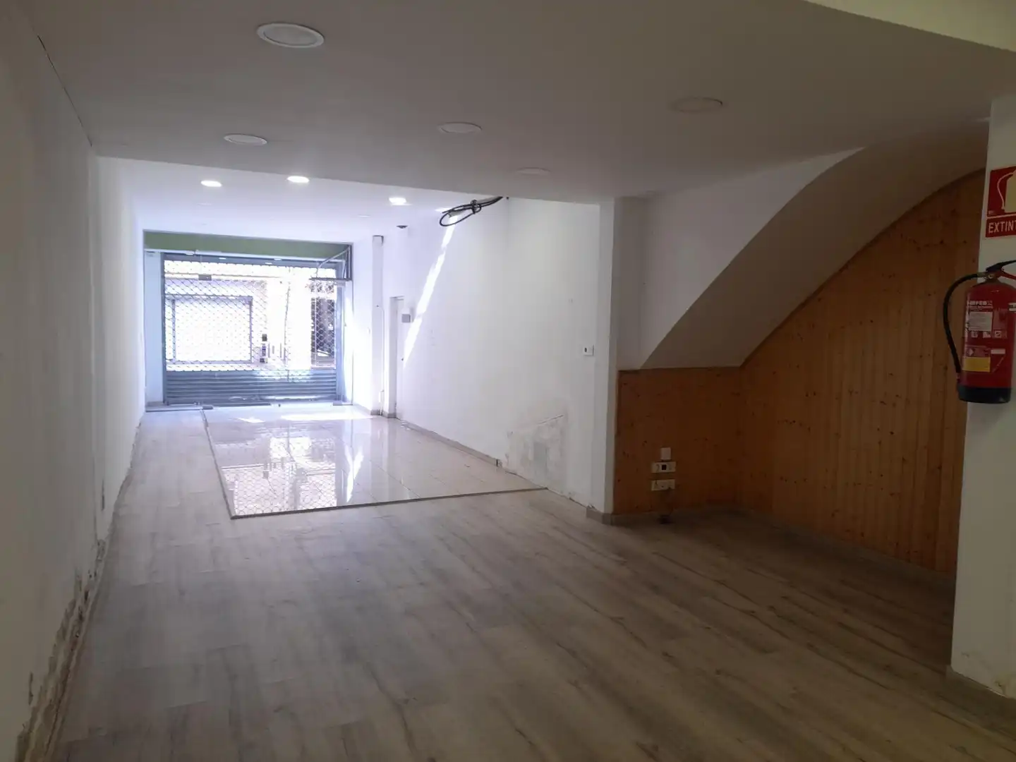 Business premises to rent in Centre