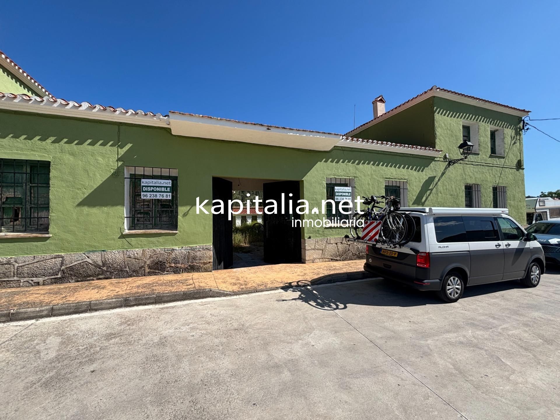 Vista exterior de Finca rústica en venda en Quatretondeta amb Jardí privat