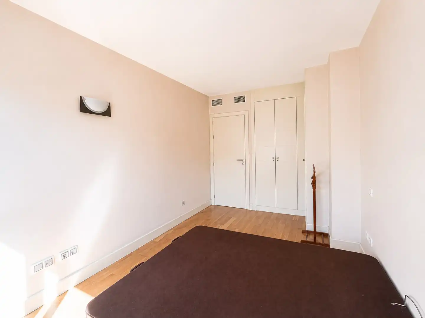 Bedroom of Flat for sale in Madrid  with Air Conditioner, Private garden and Storage room