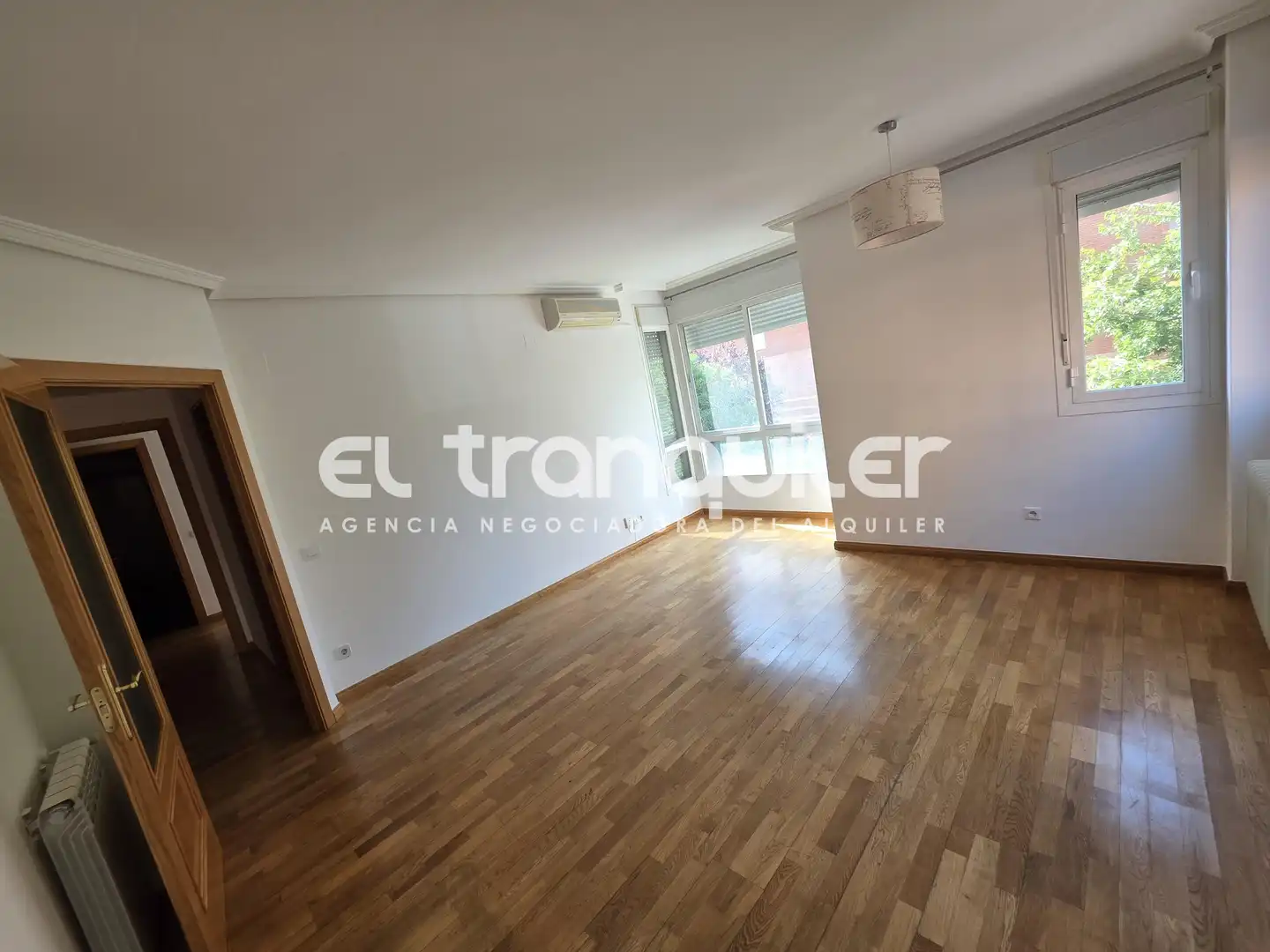 Sala d'estar de Pis de lloguer en Madrid amb Aire condicionat, Parquet i Piscina