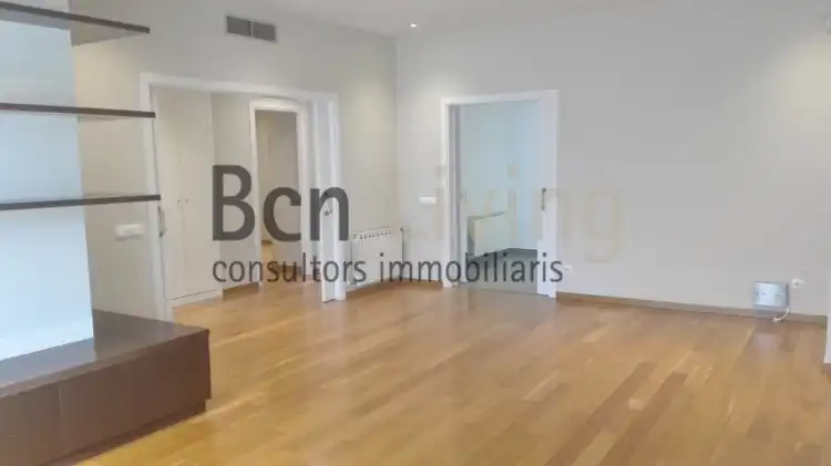 Piso de alquiler en Barcelona con Aire acondicionado, Parquet y Terraza