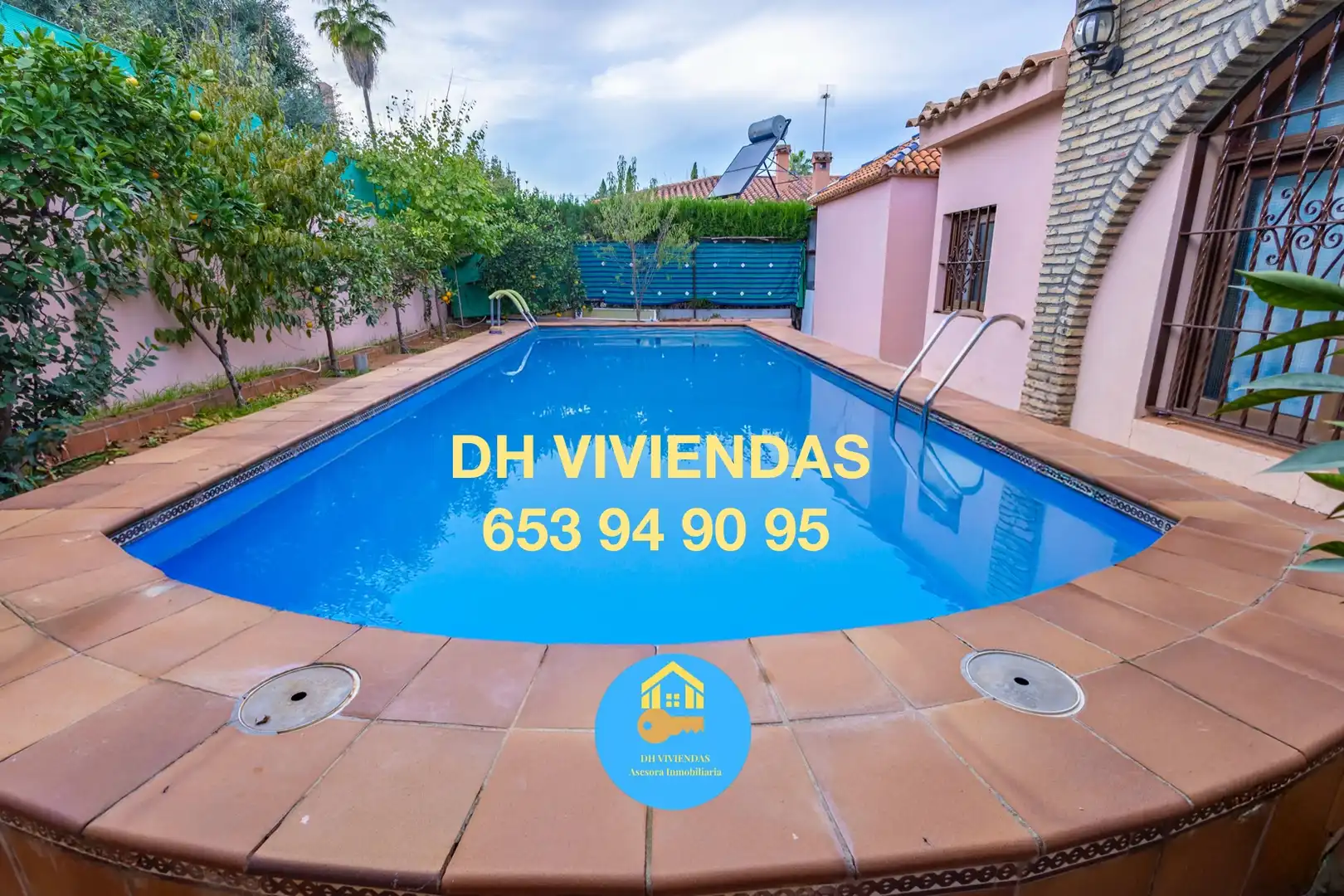 Swimming pool of Houses for sale in Dos Hermanas  with Air Conditioner, Private garden and Terrace