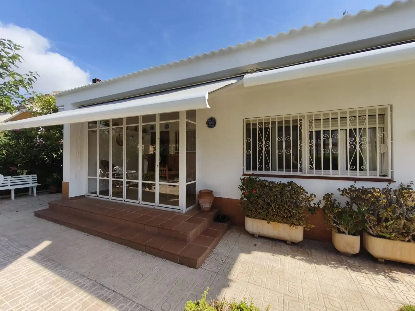 Vista exterior de Casa o chalet en venta en Mont-roig del Camp con Aire acondicionado, Calefacción y Jardín privado