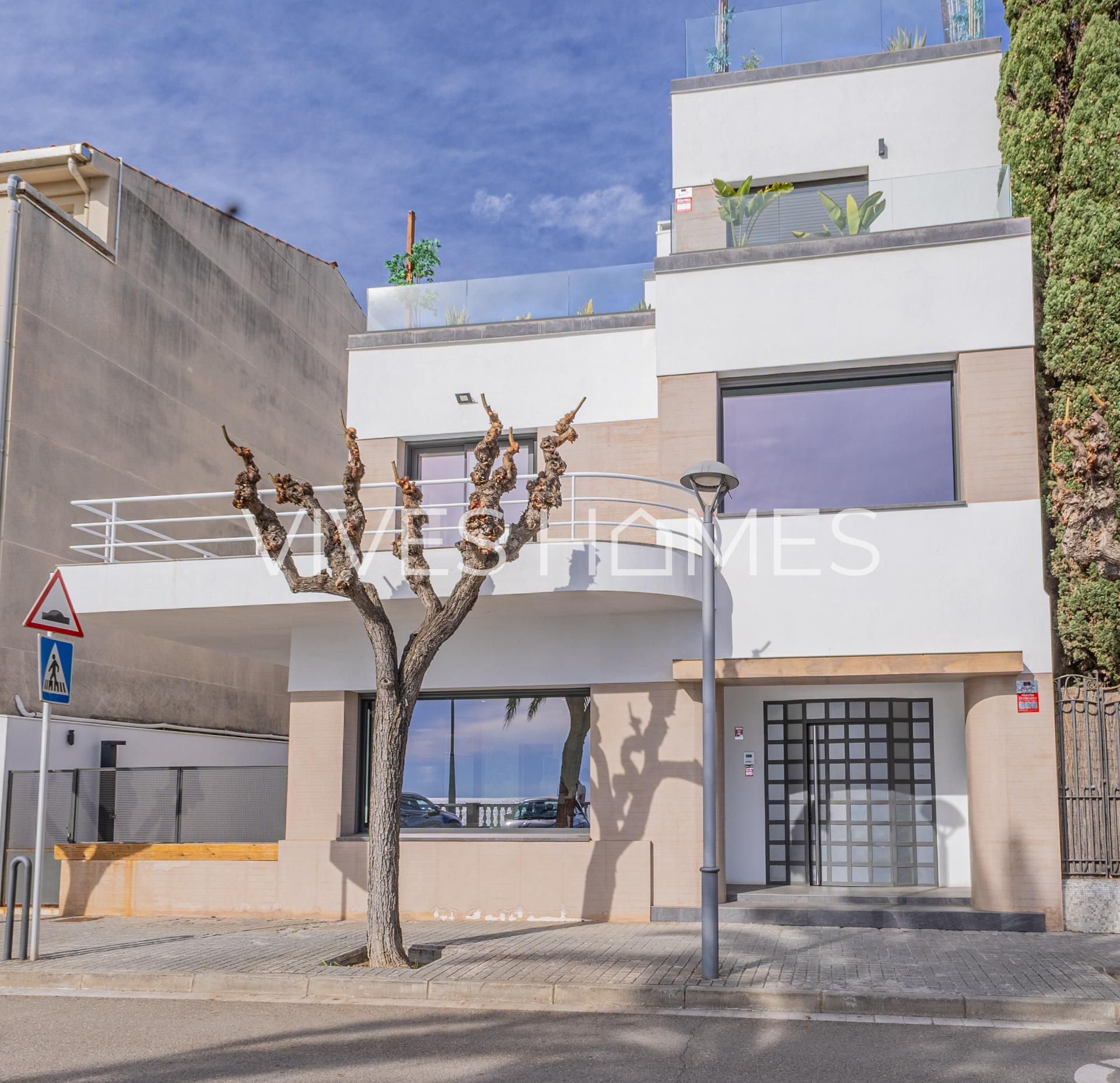 Vista exterior de Casa o xalet en venda en Caldes d'Estrac amb Aire condicionat, Calefacció i Jardí privat