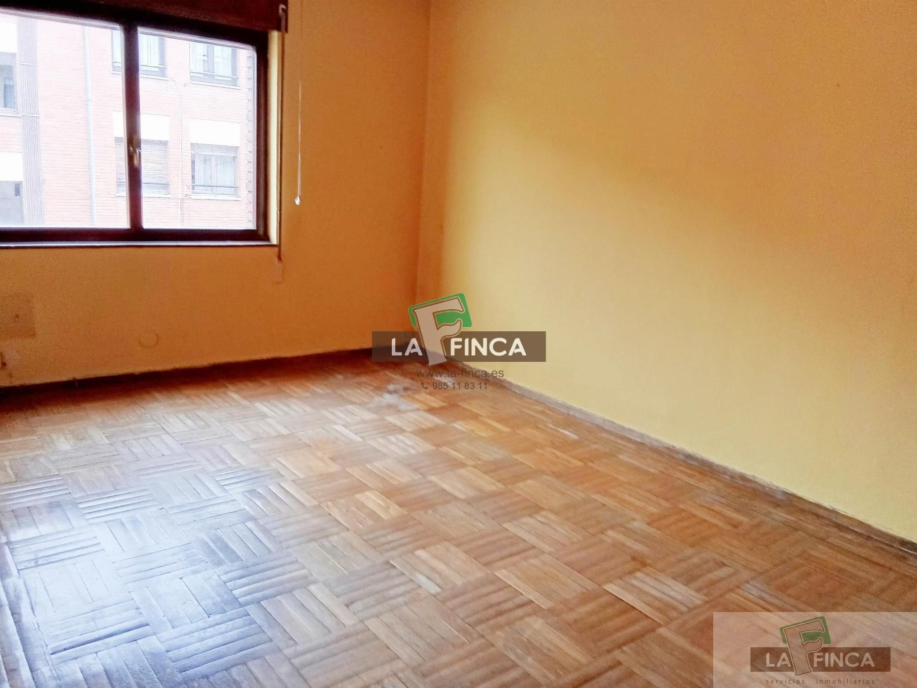 Habitación de Piso en venta en Oviedo  con Calefacción y Parquet