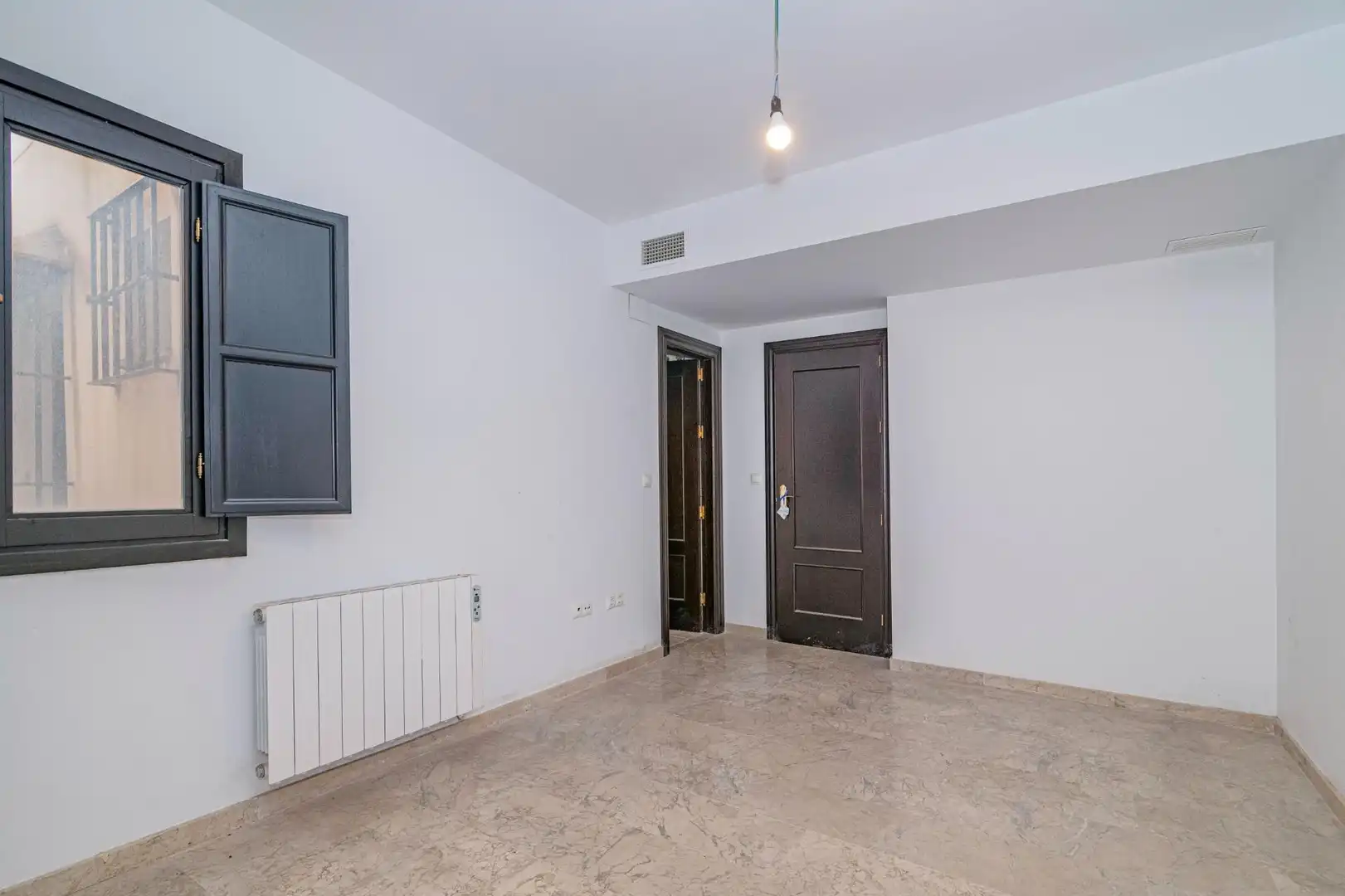 Piso en venta en La Zubia con Calefacción y Balcón