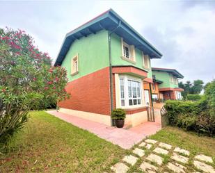 Vista exterior de Casa o xalet de lloguer en Castro-Urdiales amb Calefacció i Jardí privat