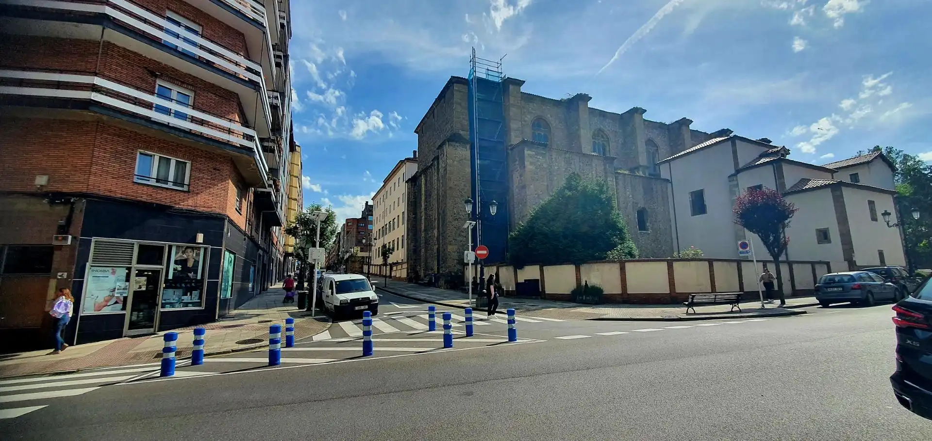 Vista exterior de Piso en venta en Oviedo  con Calefacción y Trastero